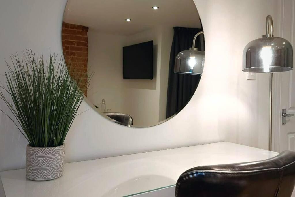 Stylish Apartment In City Centre With Parking Preston  Exterior foto